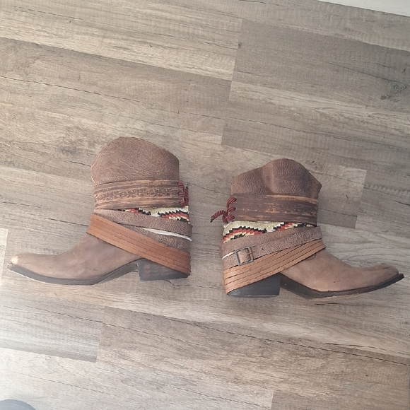 Freebird by Steven Brown/Tan " Mescal " Ankle Boots With Woven Accents 10 - Picture 5 of 8